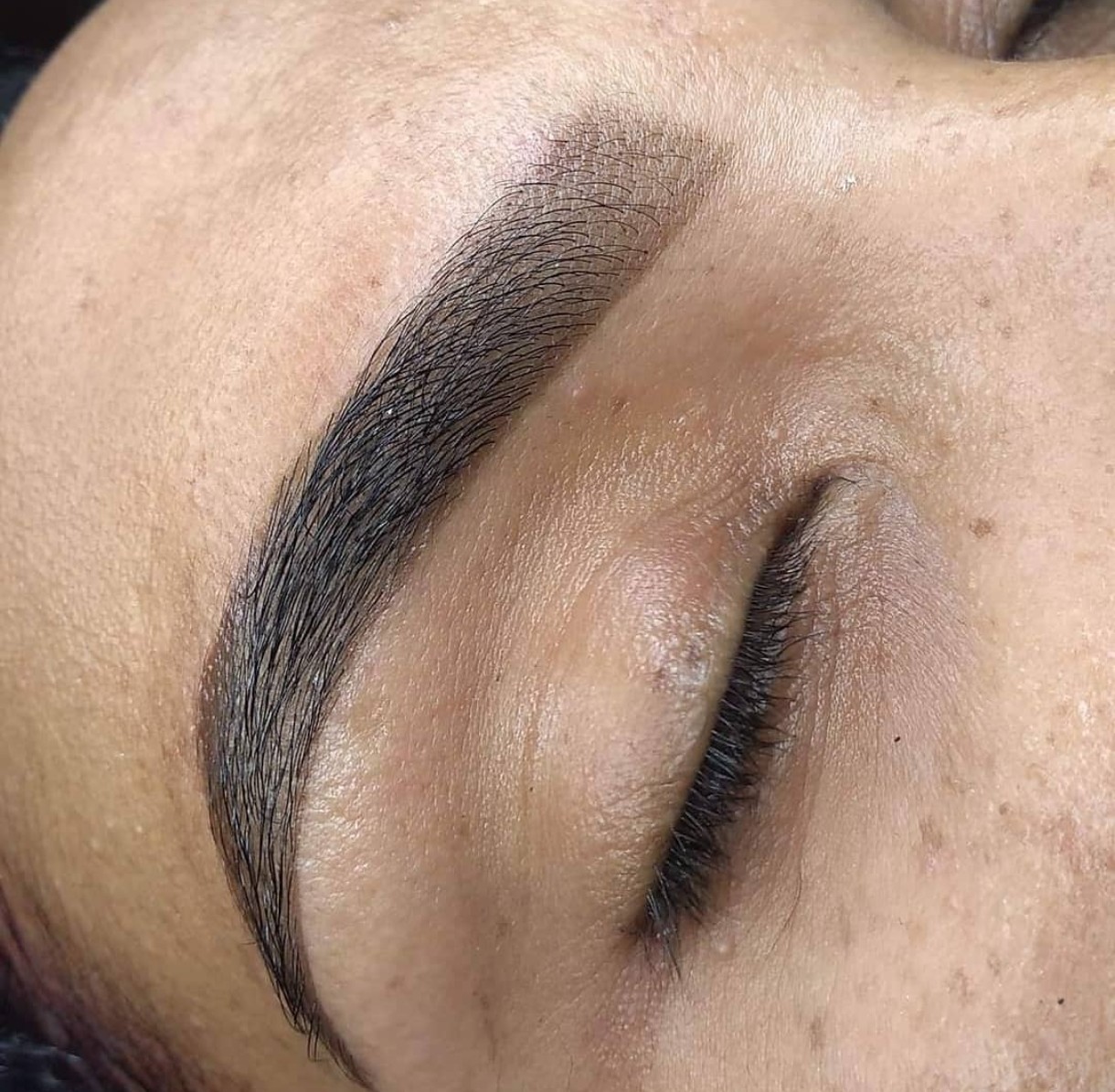 Sobrancelha com henna